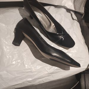 Vero Cuoio Roberto Capucci Black Pointed Mid Heel Pumps